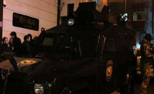 Polisle hırsız arasında çatışma : 1'i polis 3 yaralı