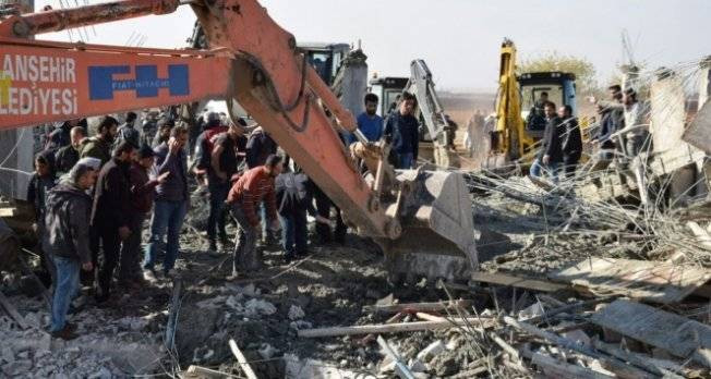 Viranşehir'de inşaat çöktü: Yaralılar var!
