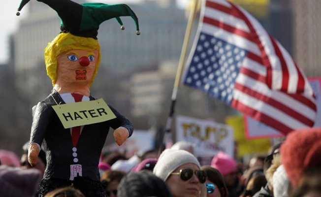 ABD'de kadınlar, Trump'ın Beyaz Saray'daki 1. yılını protesto için sokaklara döküldü