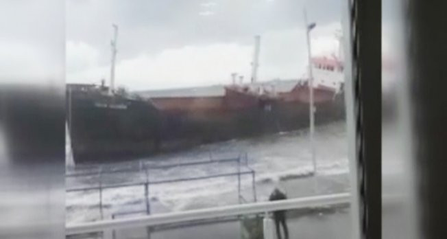 İzmir'de deniz taştı, hayat felç oldu video izle