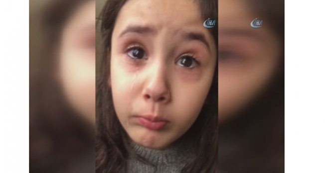 Minik kız, Cumhurbaşkanını göremeyince gözyaşına boğuldu video izle