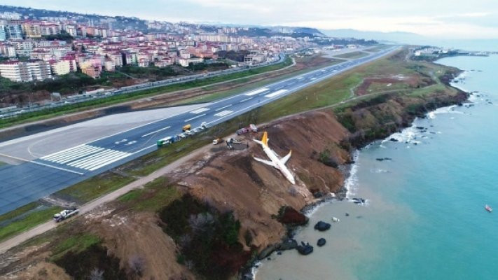 Trabzon'da pistten çıkan uçağa ait ilk görüntüler