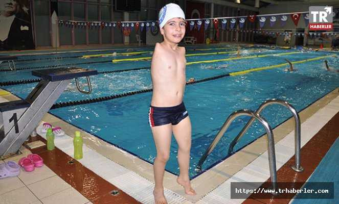 Doğuştan iki kolu olmayan Baran'ın hedefi yüzmede dünya şampiyonluğu