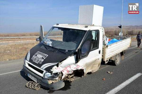 Kayseri'de iki kamyonet çarpıştı: 4 yaralı