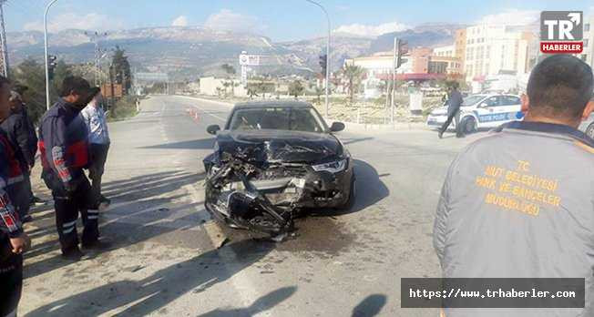 Makam aracı kaza yaptı, belediye başkanı ve 3 kişi yaralandı