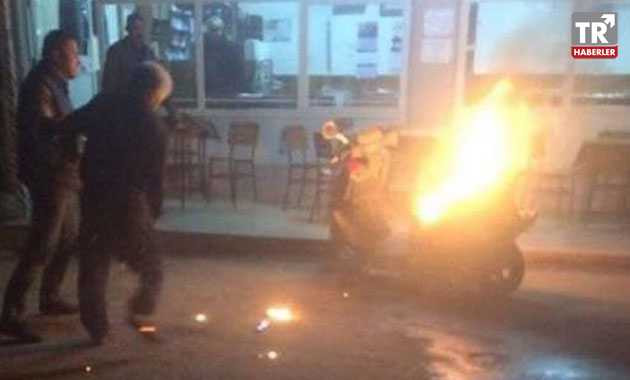 Üzerinden düştüğü motosikletini ateşe verdi