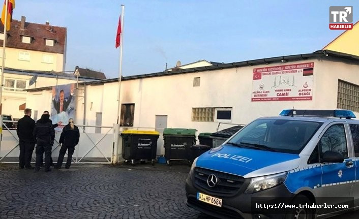 Almanya'da aynı gün içerisinde 3 camiye saldırı