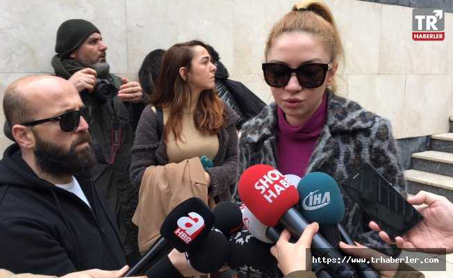 Şarkıcı Ece Seçkin’in annesine gasp dehşeti... HIrsızlar güvenlik kamerasında (Video İzle)