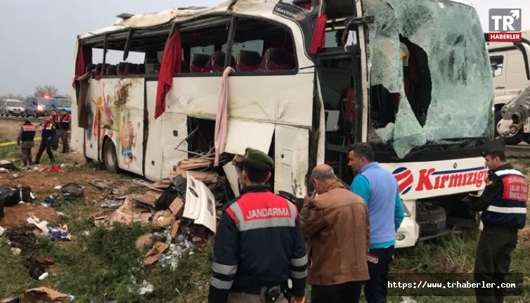 Yolcu otobüsü şarampole devrildi: 4 ölü, 34 yaralı