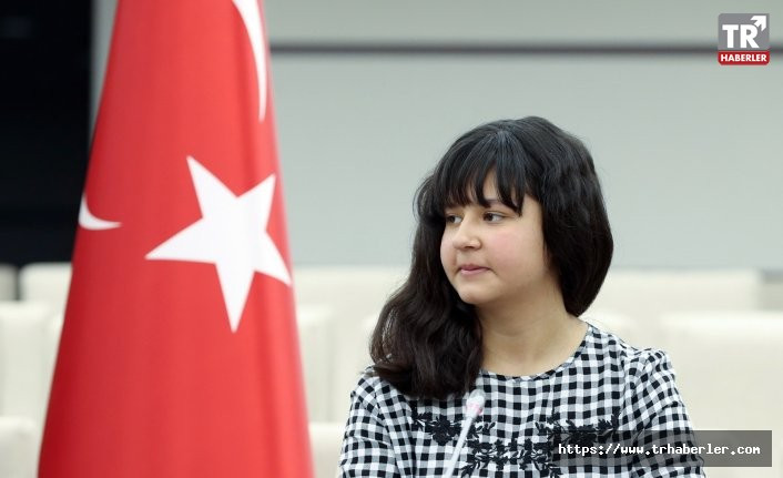 Afrin şehidinin kızı Elvan Ege Milli Savunma Bakanı koltuğuna oturdu