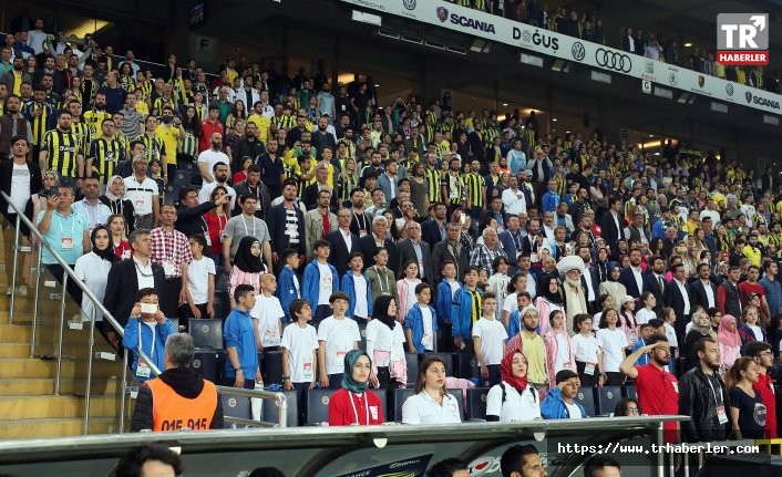 Çocuklar tribünde yerini aldı