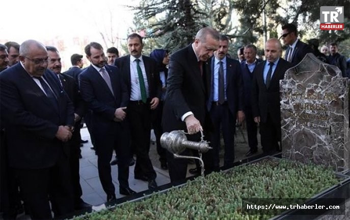 Erdoğan'dan Türkeş'in mezarına ziyaret