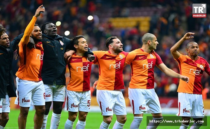 Galatasaray, galibiyeti taraftarıyla kutladı