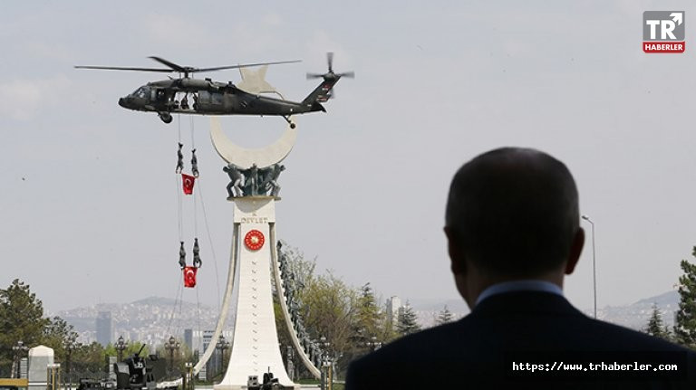 Özel harekat polisleri helikopterden sarkan halatlarla Külliye'ye indi