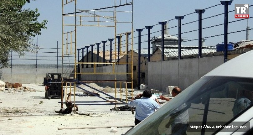 Adana’da plastik fabrikasında çatı yaparken akıma kapılan 2 işçi öldü, 1 işçi yaralandı
