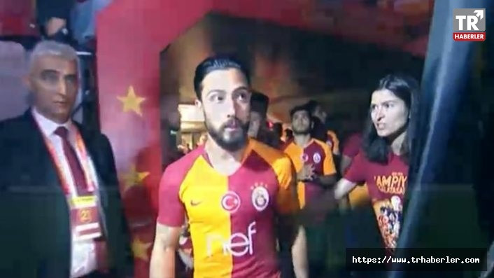Galatasaraylı futbolcu Tarık Çamdal kutlamalarda ıslıklandı