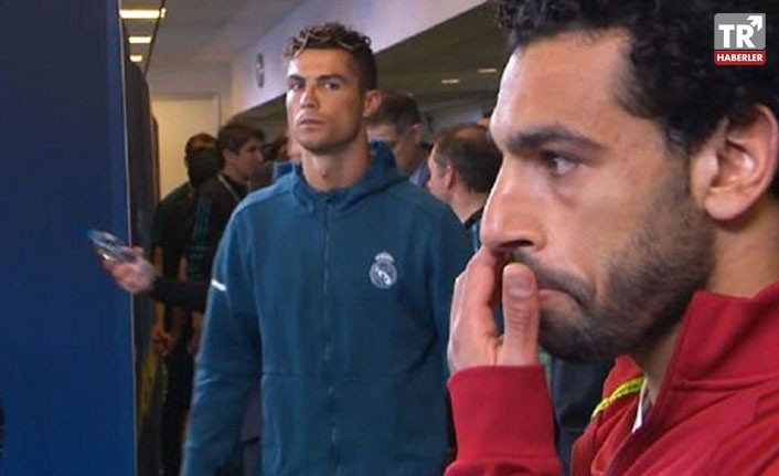 Ronaldo'nun Muhammed Salah'a bakışı olay oldu