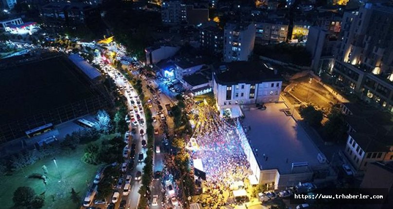 AK Parti İstanbul İl Başkanlığı önündeki kalabalık havadan görüntülendi