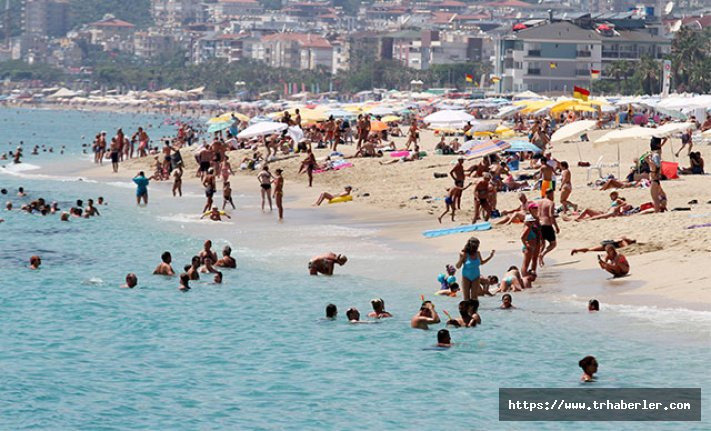 Alanya'da plajlar yabancı tatilcilere kaldı