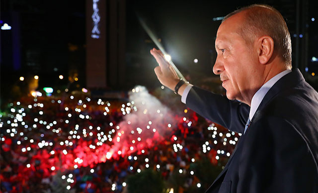 Cumhurbaşkanı Erdoğan'ın balkon konuşması video izle