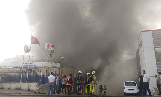 Gaziomanpaşa'da tekstil fabrikasında yangın