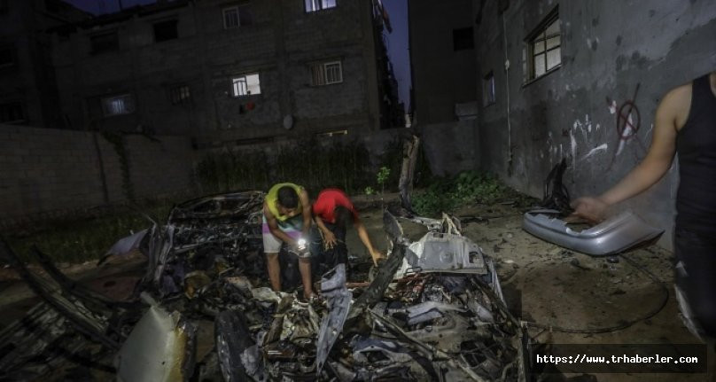 İsrail Gazze'de sivil araca saldırdı