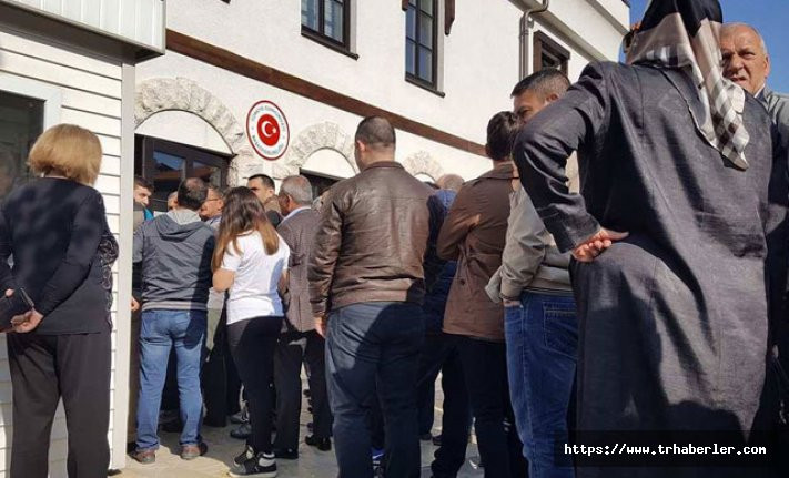 Kosova'daki Türkler oylarını kullandı