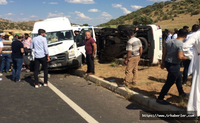 Mardin’de yolcu minibüsü ile otomobil çarpıştı: 12 yaralı