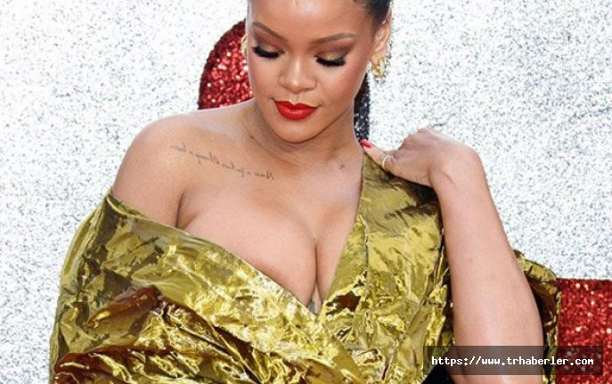 Rihanna göğüs dekolteli kıyafetiyle galaya damga vurdu - izle