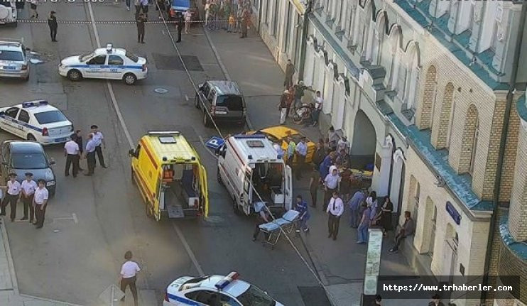 Rusya'da taksi kalabalığın arasına daldı: 7 yaralı
