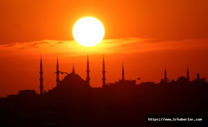 Sultanahmet Camii’nin gün batımıyla birleşen eşsiz manzarası