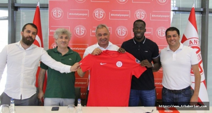 Antalyaspor, Aly Cissokho ile 3 yıllık sözleşme imzaladı