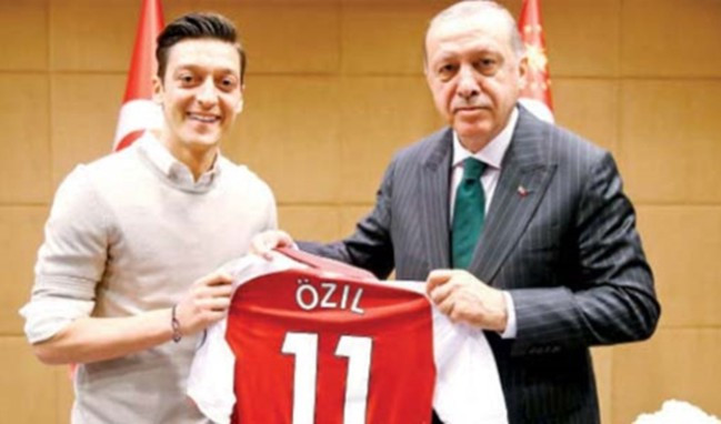 Cumhurbaşkanı Erdoğan'dan Mesut Özil'e destek!