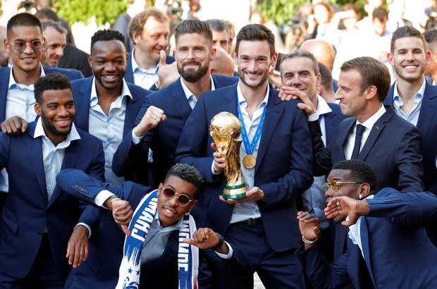Dünya Kupası'nı kazanan Fransa'ya 'Afrika' göndermesi!