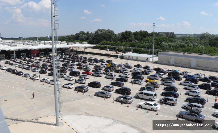 Edirne'den akın ediyorlar: 24 saatte 36 bin yolcu, 7 bin 66 araç
