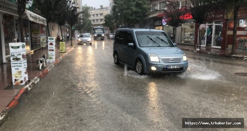 Edirne’de sağanak yağış caddeleri göle çevirdi!