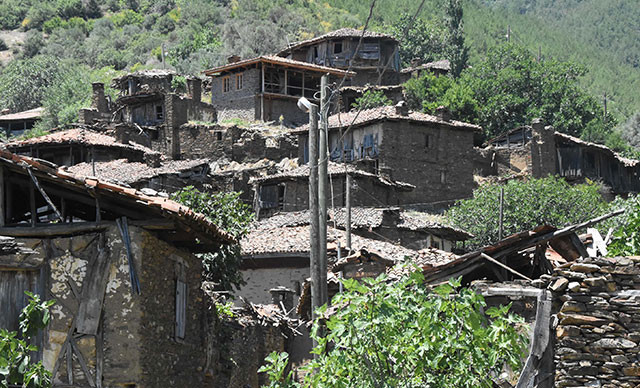 'Hayalet köy' Lübbey'in son sakinleri SİT'ten dertli