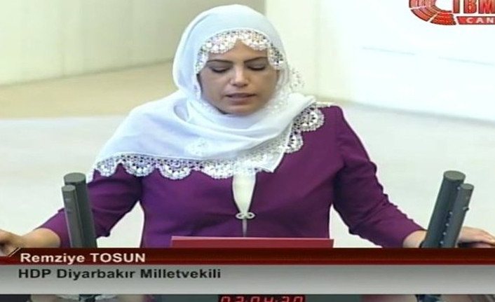 HDP'li Remziye Tosun beyaz tülbentiyle yemin etti