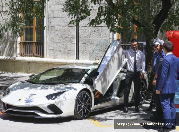 Kenan Sofuoğlu, Meclis'e Lamborghini ile geldi! Asfalt ağladı...