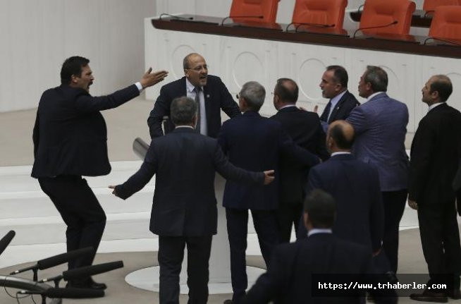 Meclis'te gerginlik! HDP'li vekiller kürsüyü kapadı