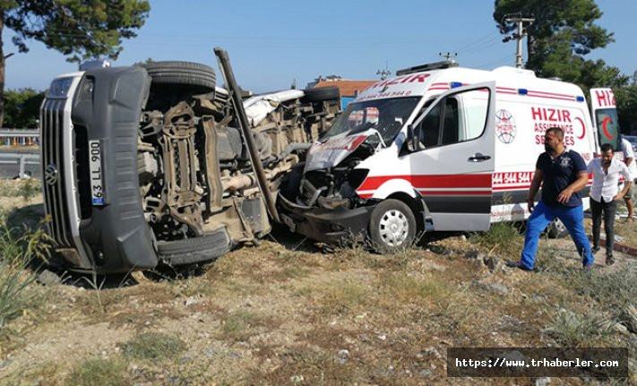 Ambulans ile tur minibüsü çarpıştı: 4'ü Rus 7 yaralı