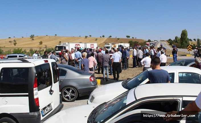 Çiftçiler, Ankara-Çankırı karayolunu trafiğe kapattı!