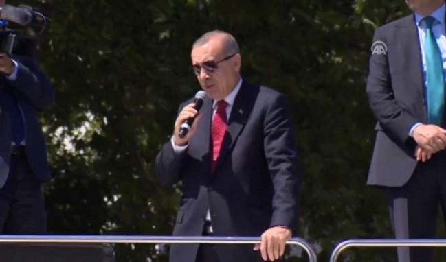 Erdoğan: NATO ortağınızı bir papaza değişiyorsunuz