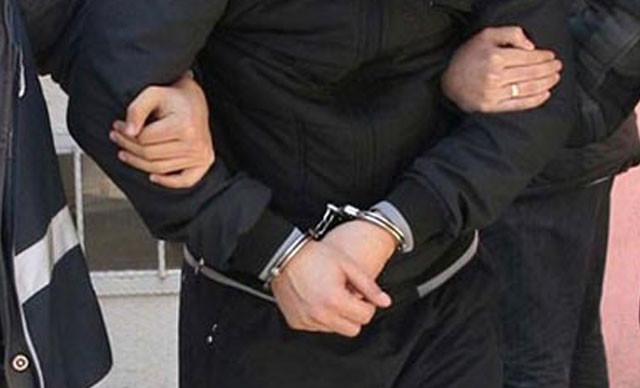 İzmir'de FETÖ operasyonu: 10 gözaltı kararı