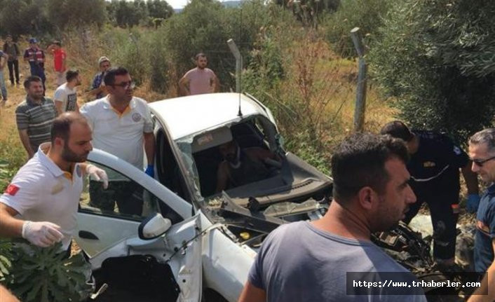 İzmir'de tren otomobile çarptı, yolcular dehşeti yaşadı!