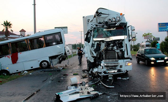 Serik'te zincirleme kaza: 12'si Rus turist, 15 kişi yaralandı
