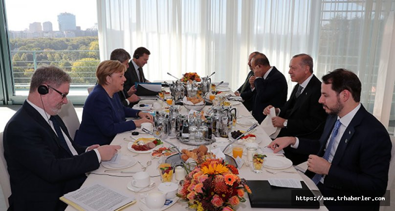 Başkan Erdoğan’ Almanya Başbakanı Angela Merkel‘ İle Sabah Kahvaltısında Bir Araya Geldi