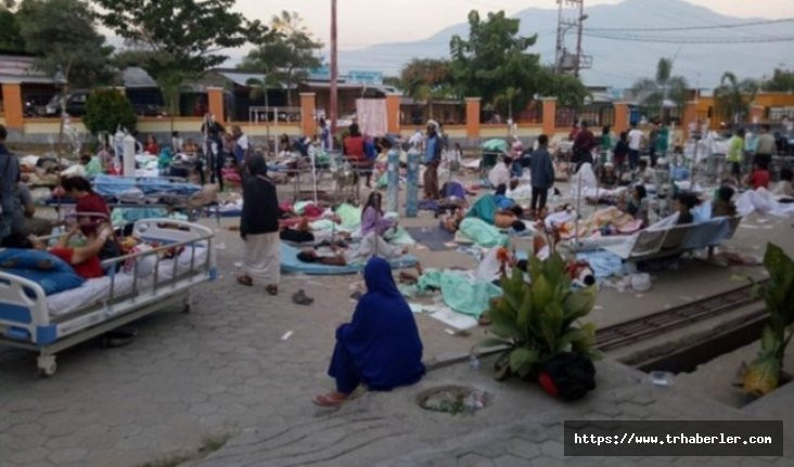 Endonezya'da depremin ardından tsunami! Video izle
