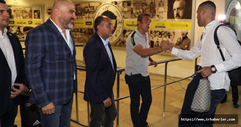 Fenerbahçe Başkanı Ali Koç, futbolcuları kapıda karşıladı