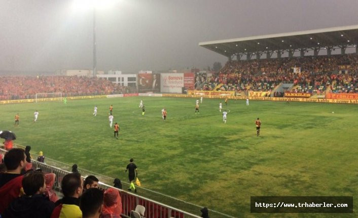Göztepe-Konyaspor maçında ışıklar kesildi, top patladı!